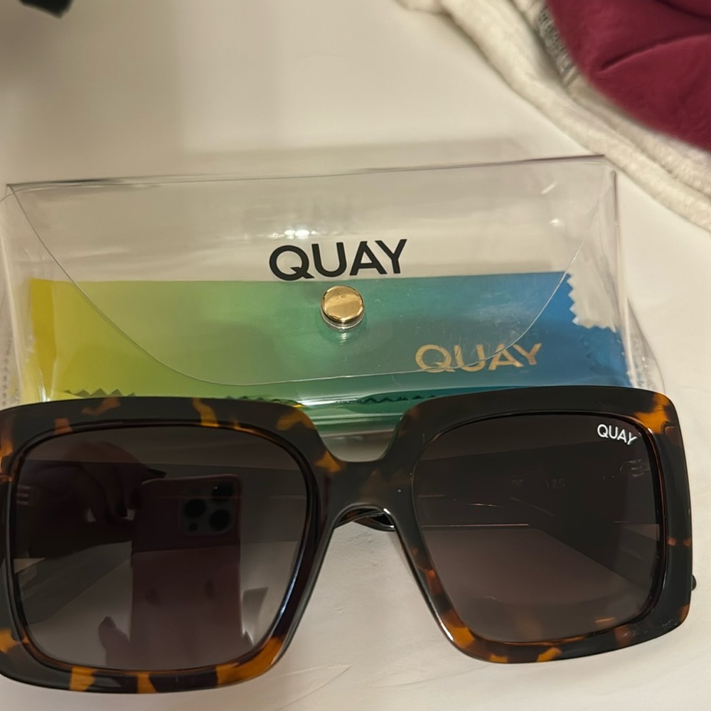 Quay Total Vibe Sunglasses